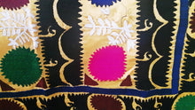画像をギャラリービューアに読み込む, Vintage silk hand-embroidered Suzani from Uzbekistan 【One and only item!】