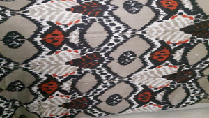 Handgemachtes Textil aus Kamelwolle mit Aufdruck - Farbe Beige und Orange