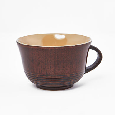 Hida-Shunkei lackiertes Kaffee-/Teetassen- und Untertassen-Set aus Holz.